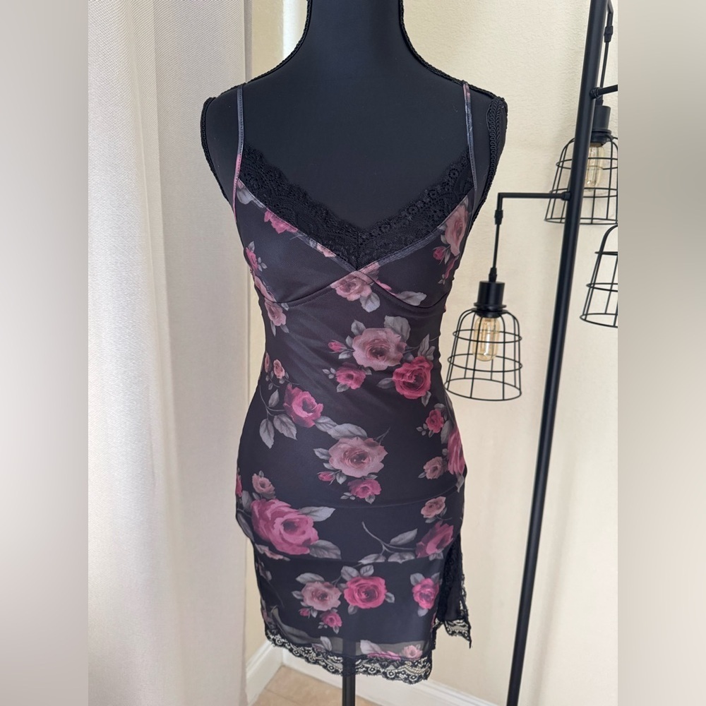 Motel Rocks Black Floral Lace Trim Mini Dress XS Goth Slip Y2K - Picture 2 of 9